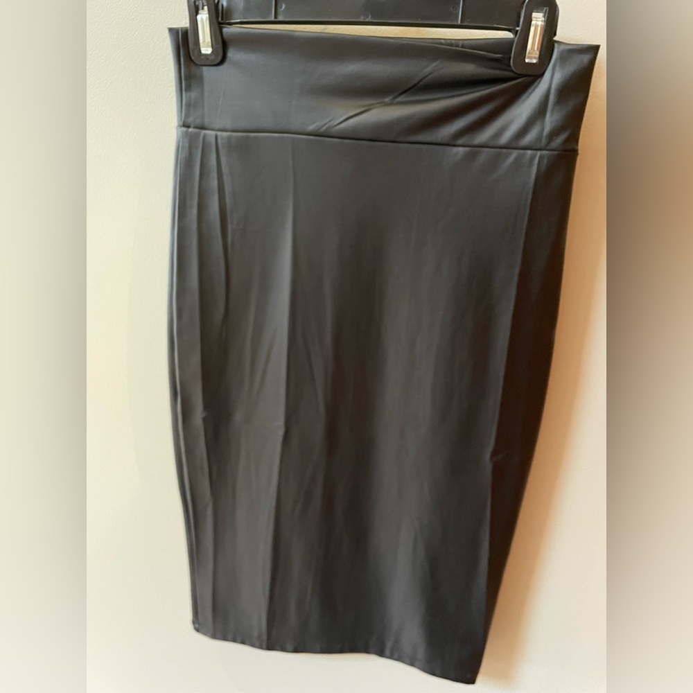 NWOT faux leather pencil skirt, size small (4)